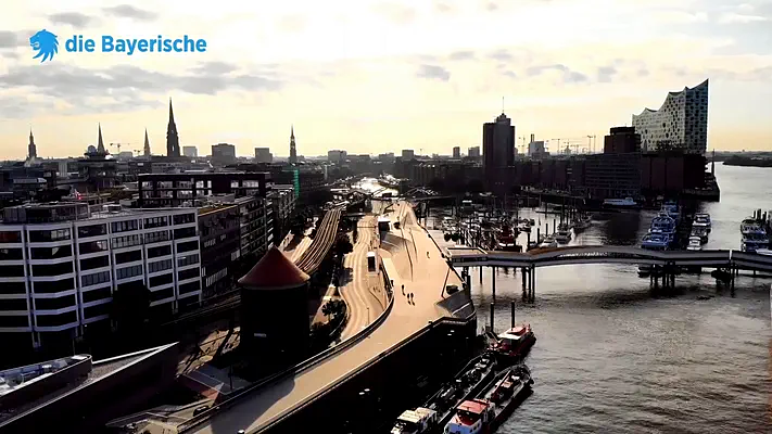 Image film production 13 Aerial view over Hamburg’s waterfront with the Elbphilharmonie in evening light.