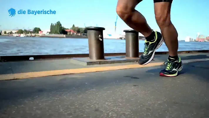 Image film production 12 Close-up of running shoes jogging along the Elbe quay next to mooring bollards.